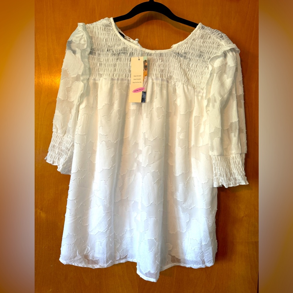 New with tags White Boho blouse